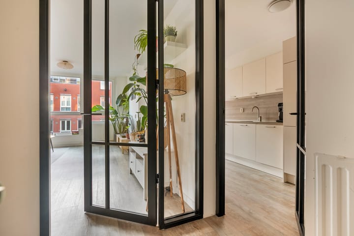 Foto 9 van Vrolikstraat 211