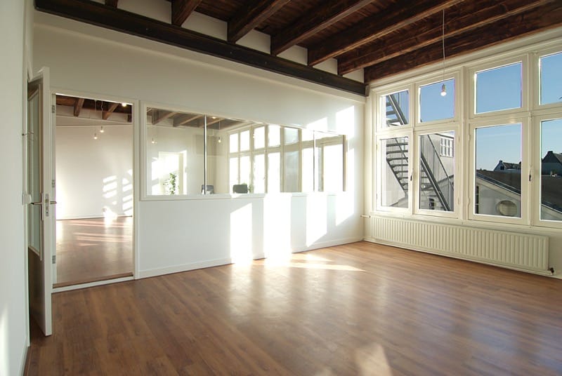 View photo 5 of Warmoesstraat 151