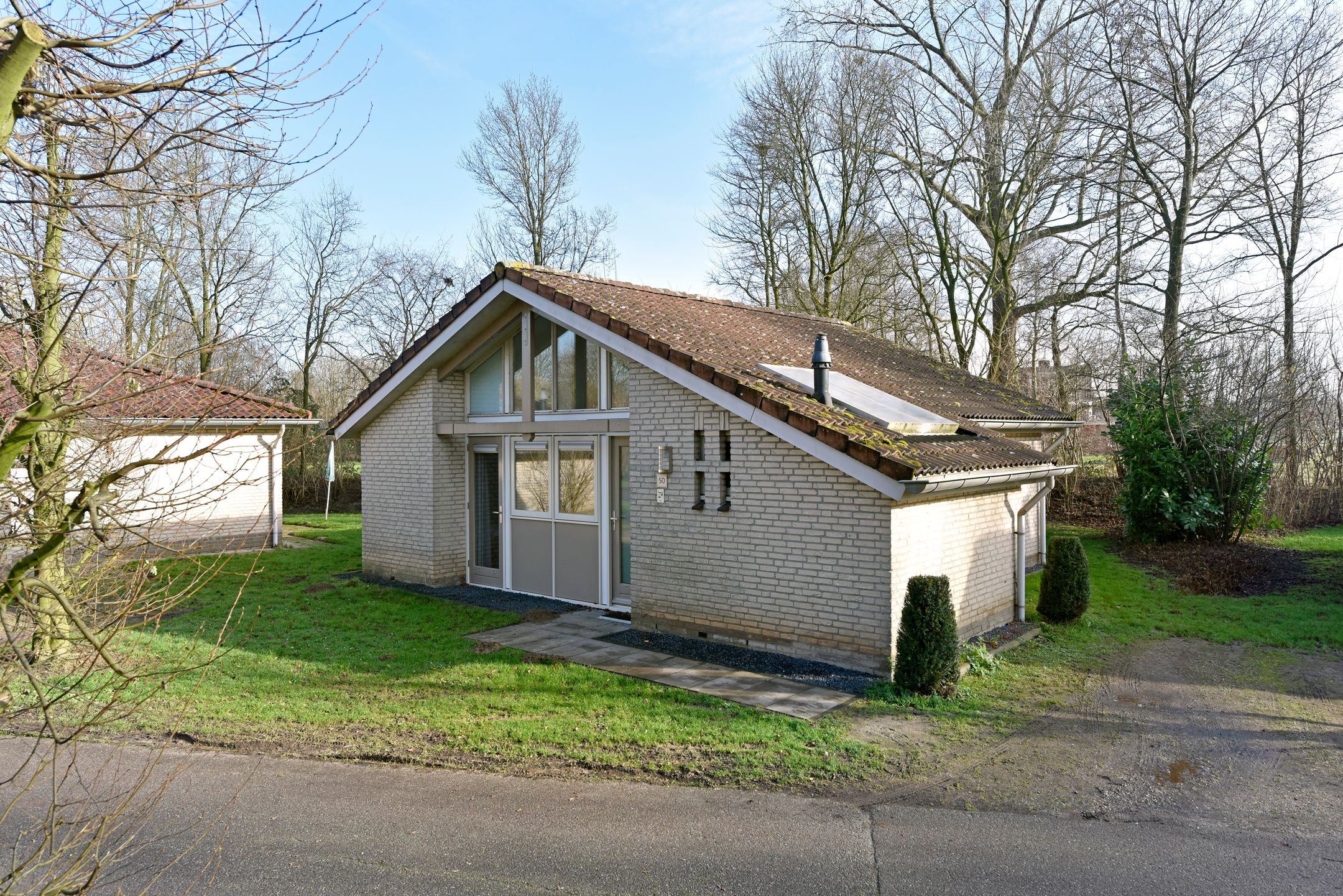 2-bedroom freehold villa in Braamt — photo 1 of 5
