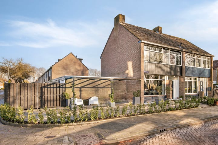 Foto 1 van Rivièralaan 1