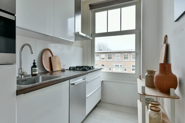 Photo 9 of Adriaan van Bergenstraat 8-3
