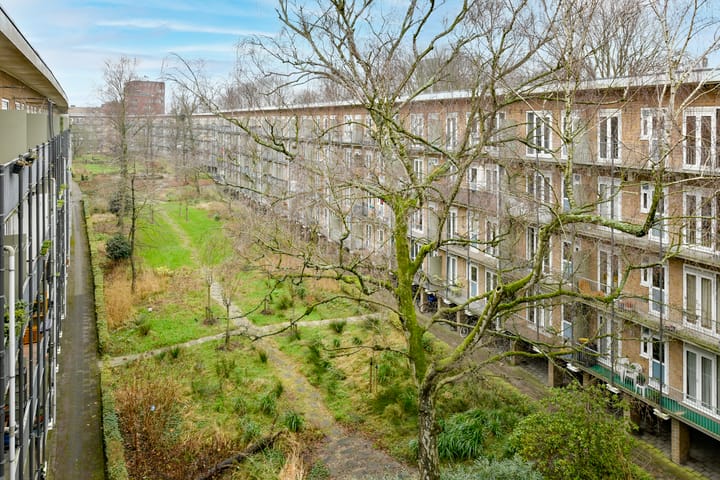 Photo 16 of Adriaan van Bergenstraat 8-3