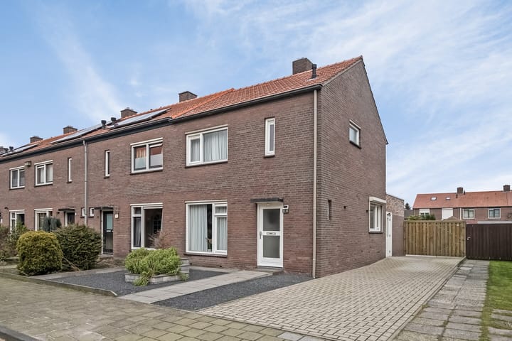 Foto 7 van Van Montfortstraat 10