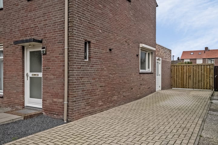 Foto 9 van Van Montfortstraat 10