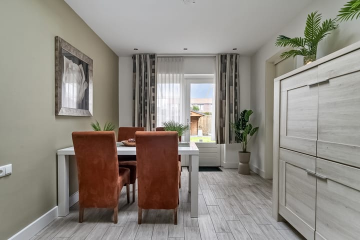 Foto 15 van Van Montfortstraat 10