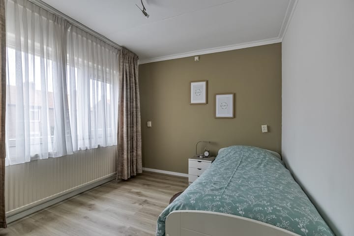 Foto 27 van Van Montfortstraat 10