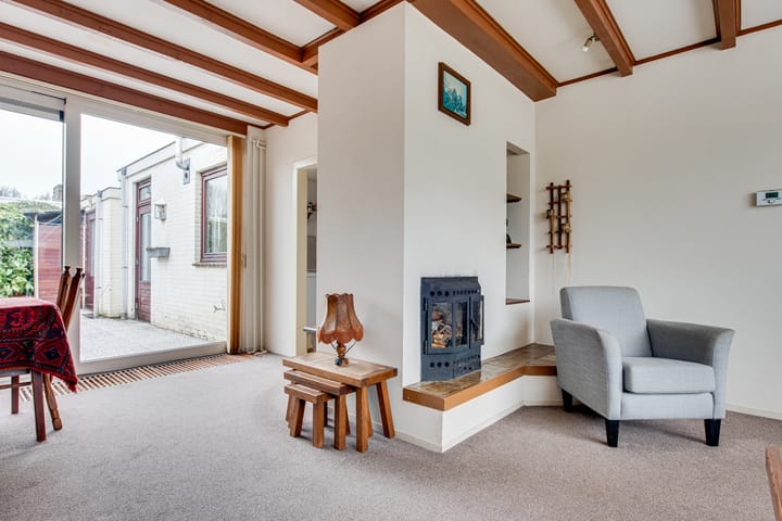 Photo 8 of Esdoornstraat 4