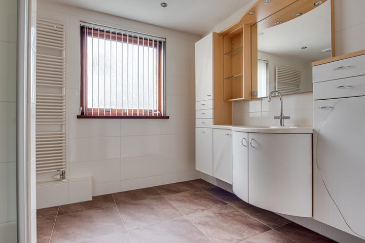 Photo 16 of Esdoornstraat 4