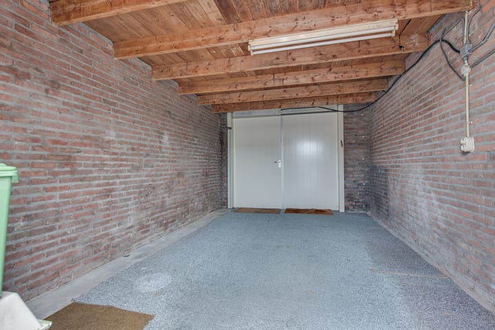 Photo 25 of Esdoornstraat 4