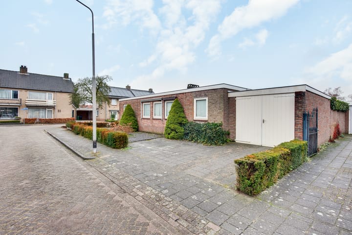 Photo 27 of Esdoornstraat 4