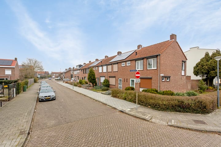 Foto 25 van von Hundtstraat 31