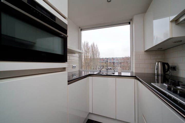 Foto 12 van van der Waalsstraat 127