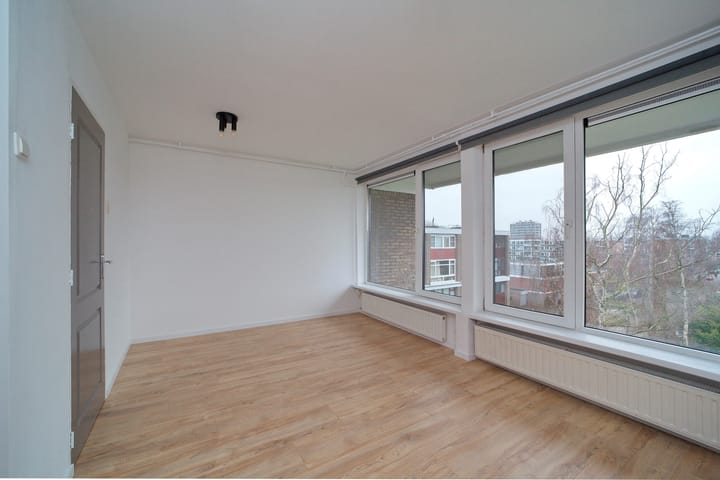 Foto 17 van van der Waalsstraat 127