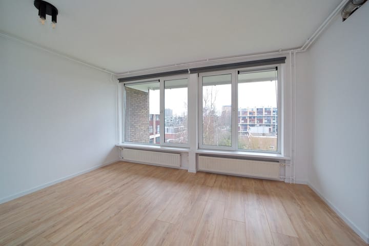 Foto 18 van van der Waalsstraat 127