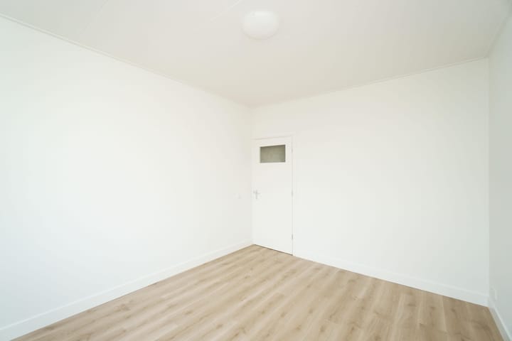 Foto 10 van Laan van Nieuw-Guinea 87-BS