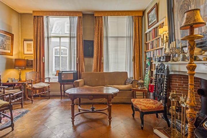 Foto 24 van Warmoesstraat 10