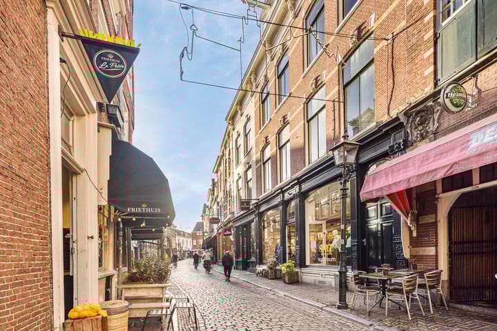 Foto 30 van Warmoesstraat 10