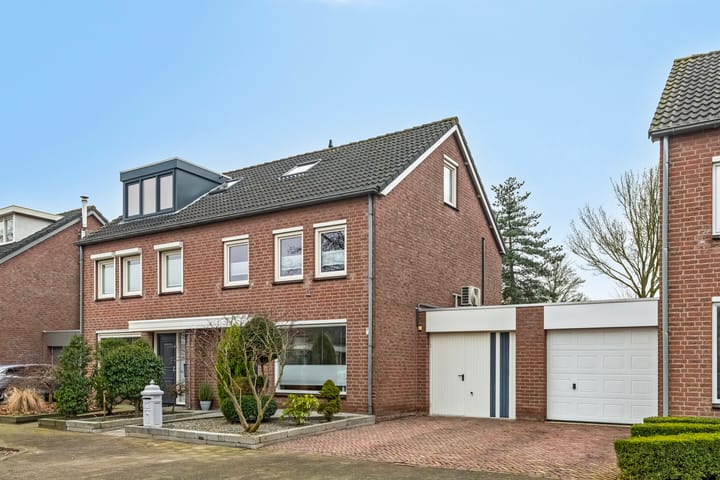 Foto 1 van Van Genkstraat 60