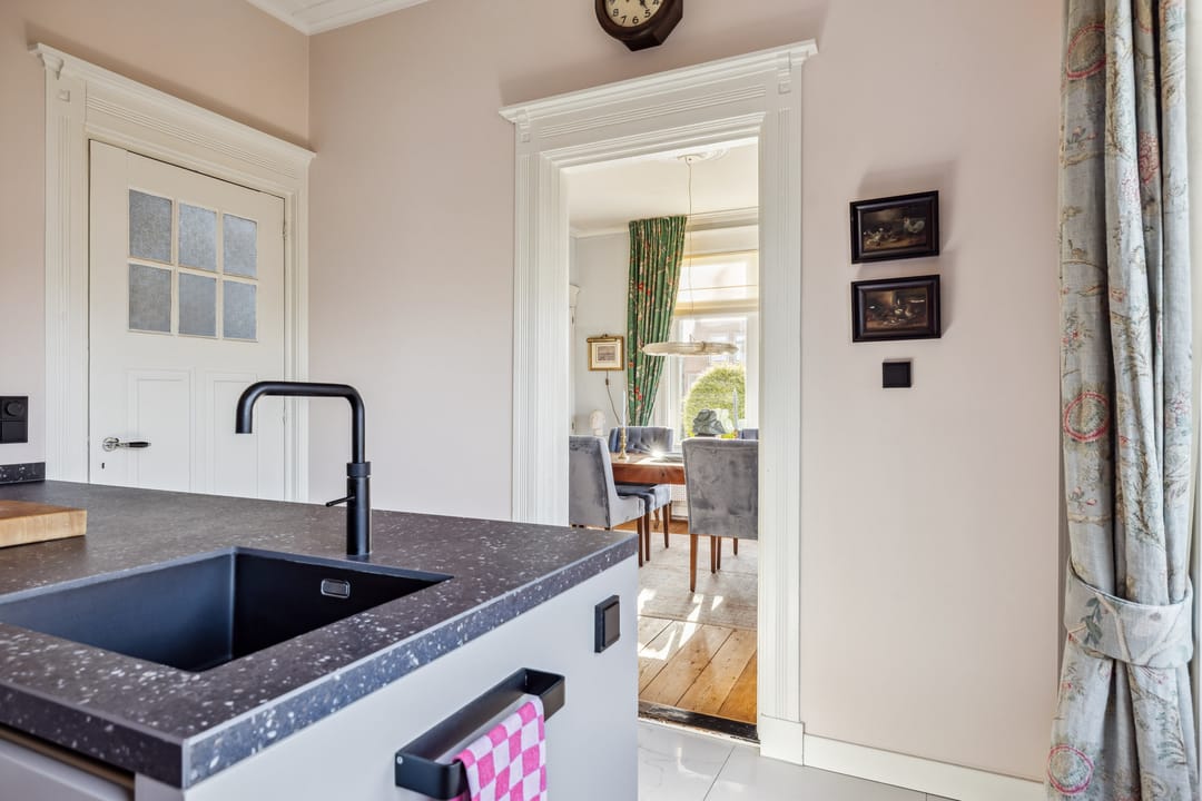 Foto 11 van Voorstraat 1