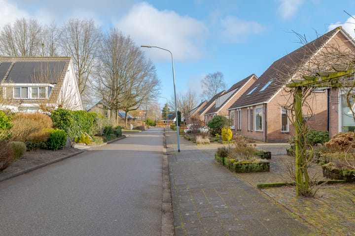 Foto 7 van Weegbree 16