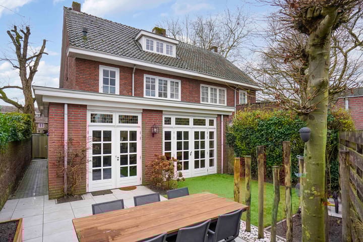 Foto 19 van Versterplein 13