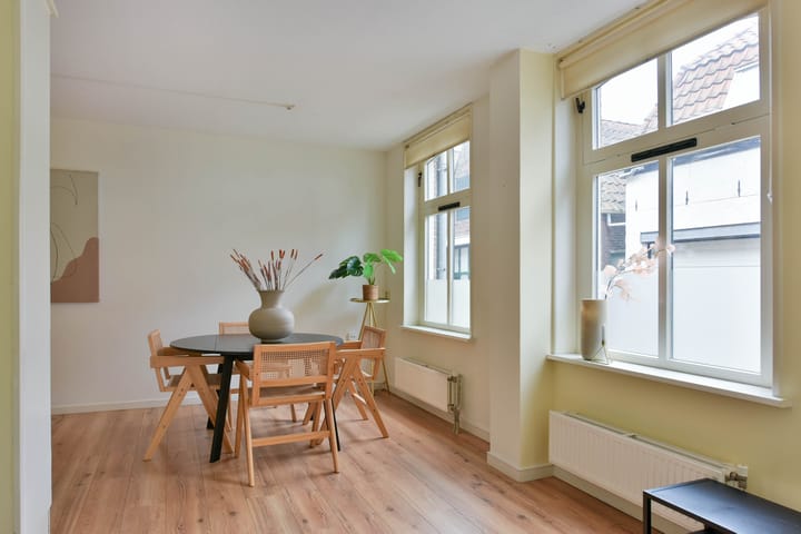 Photo 6 of Leliestraat 4-C