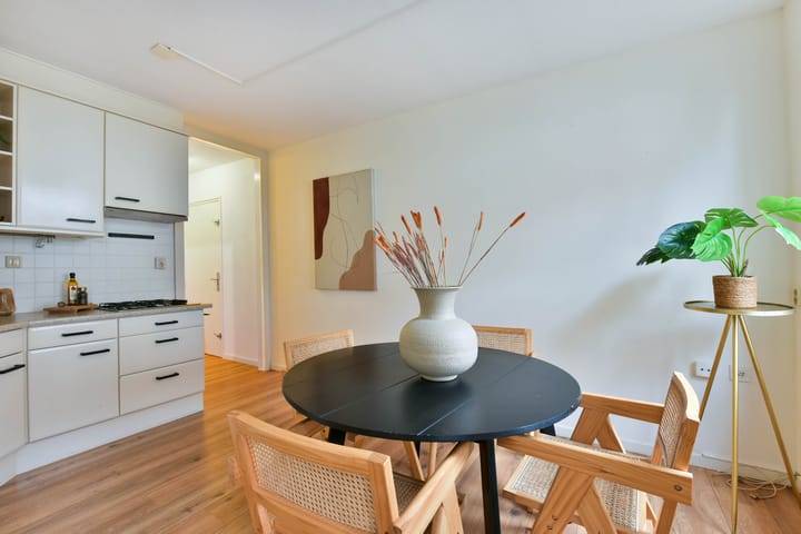 Photo 7 of Leliestraat 4-C