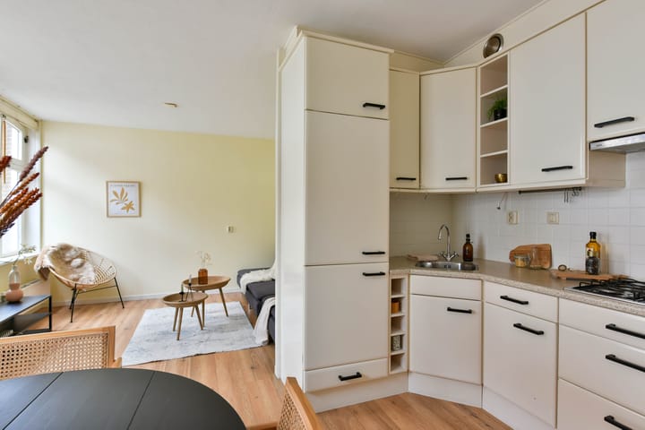 Photo 9 of Leliestraat 4-C