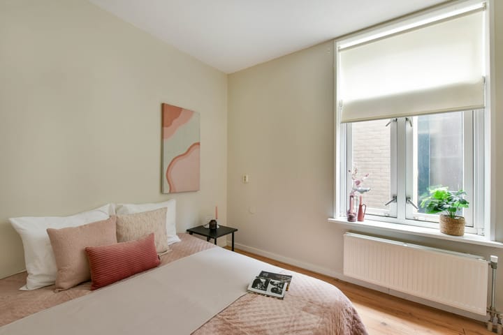 Photo 10 of Leliestraat 4-C