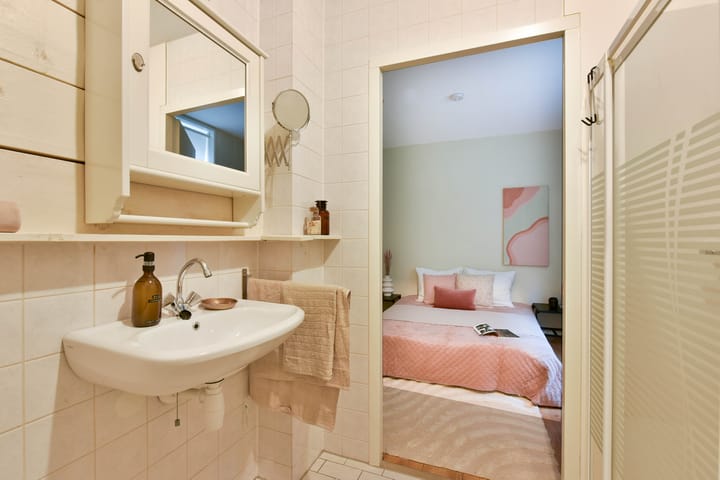 Photo 12 of Leliestraat 4-C