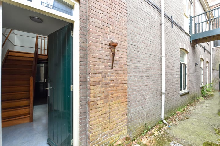 Photo 14 of Leliestraat 4-C