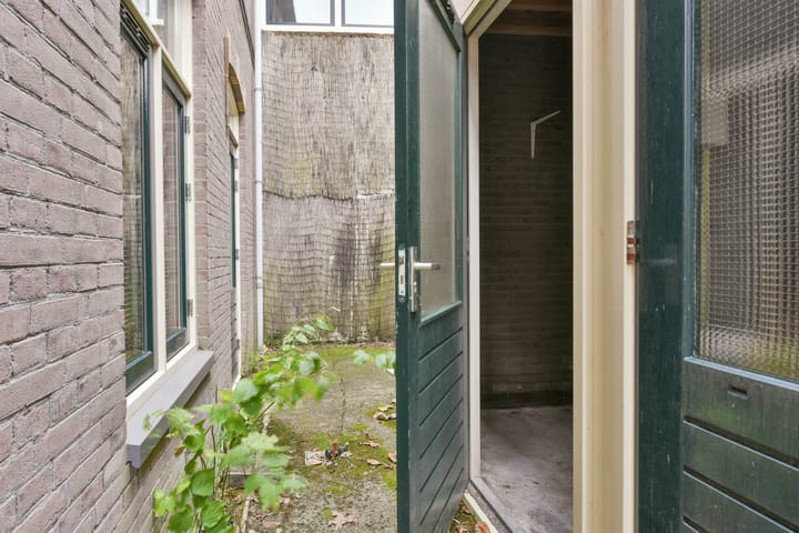 Photo 15 of Leliestraat 4-C