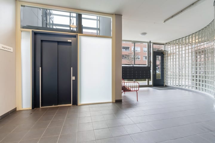 Foto 7 van Tiranastraat 82