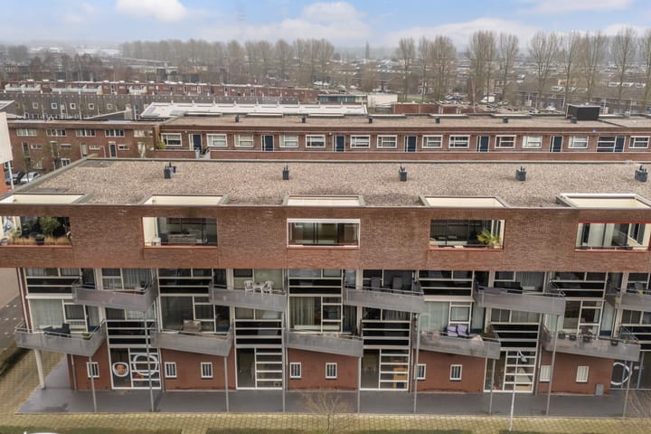 Foto 26 van Tiranastraat 82