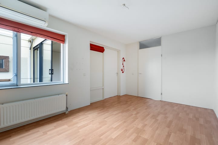 Foto 29 van Tiranastraat 82