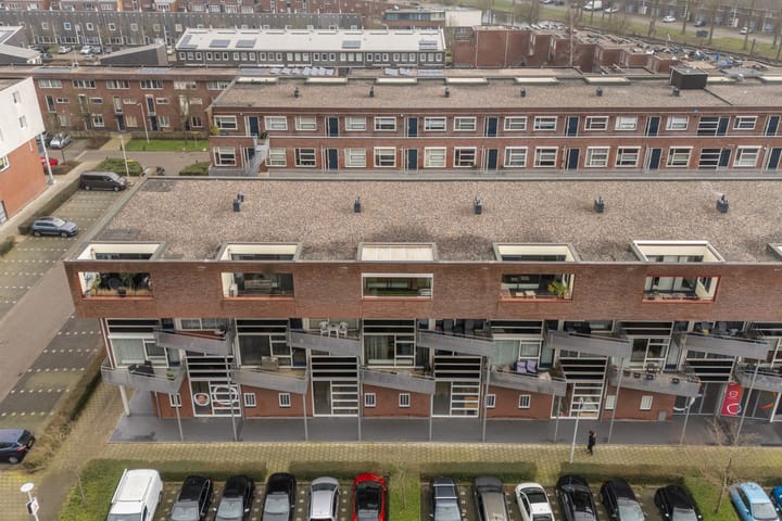 Foto 38 van Tiranastraat 82