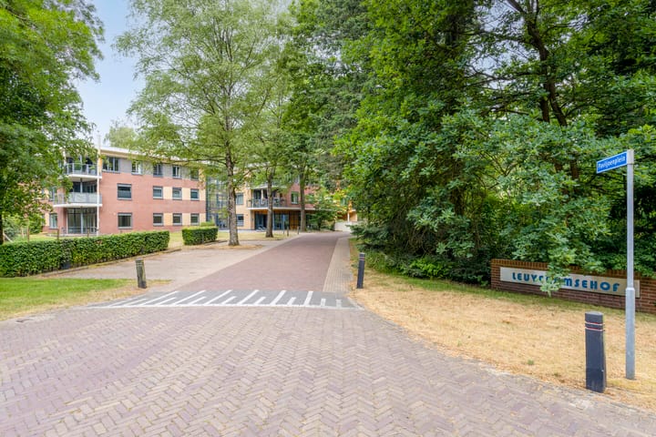 Foto 3 van Paviljoenplein 9