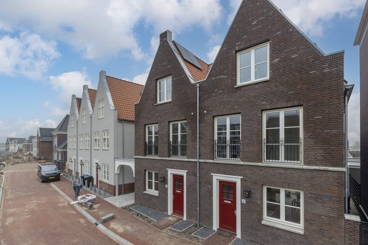 Photo 4 of Leeuwenburglaan 17