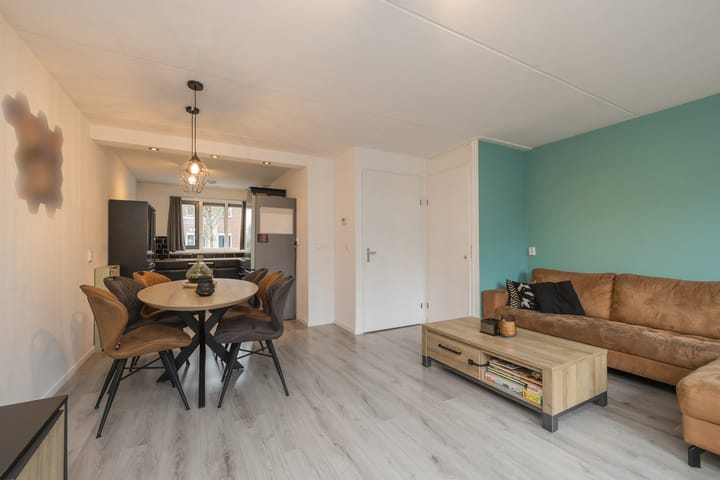 Photo 9 of Abraham van Lindenstraat 1