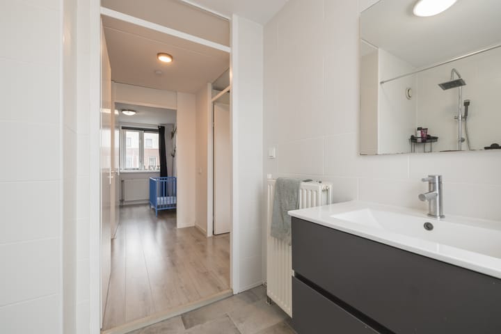 Photo 26 of Abraham van Lindenstraat 1