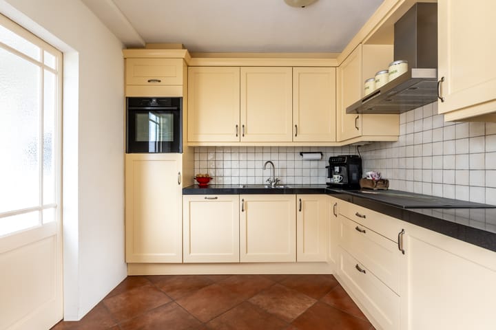 Photo 3 of Hoogvlietlaan 34