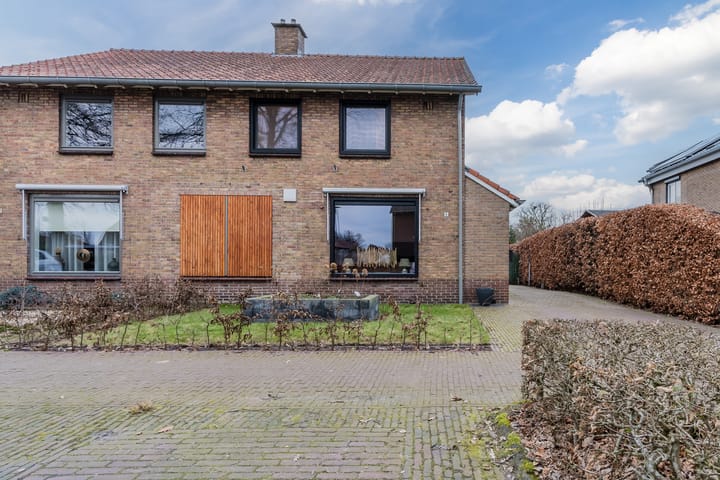 Photo 2 of Burg.Baron van Dedemstraat 6