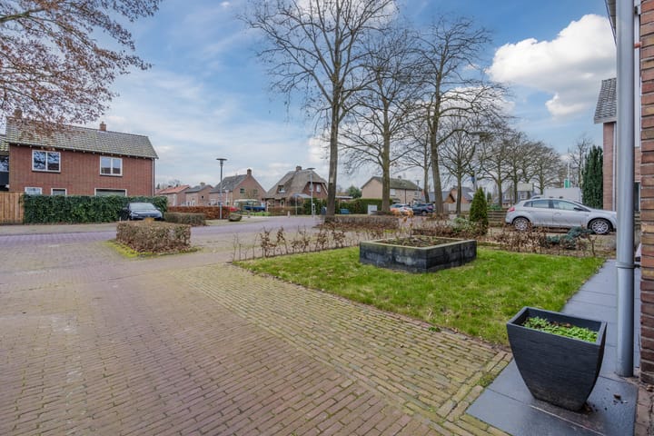 Photo 5 of Burg.Baron van Dedemstraat 6