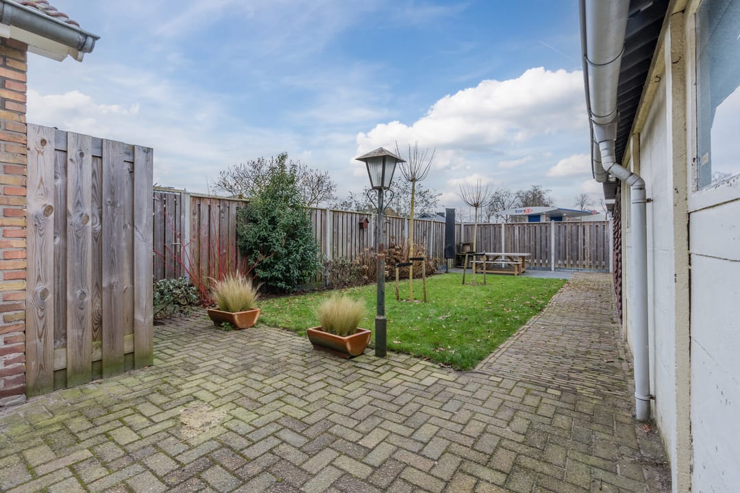 Foto 38 van Burg.Baron van Dedemstraat 6