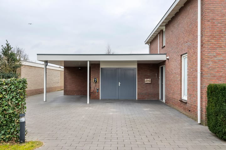 Photo 39 of Mauritsstraat 1