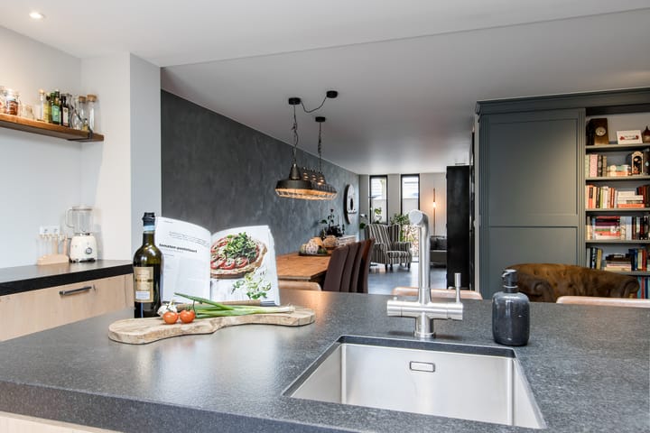 Foto 15 van Henriëtte Roland Holststraat 8