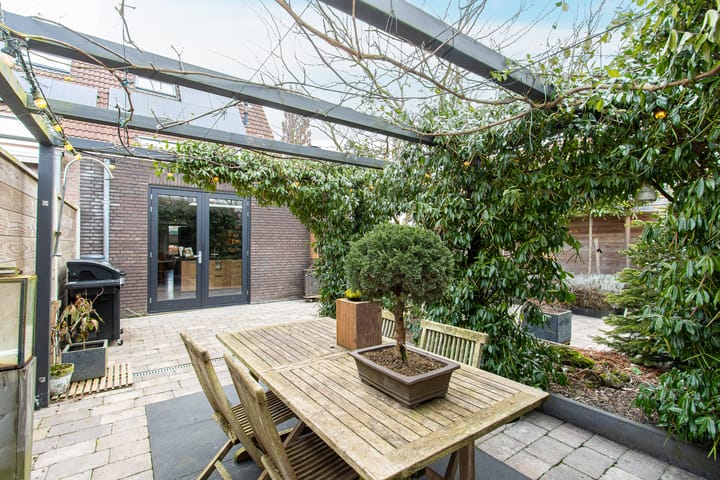 Foto 27 van Henriëtte Roland Holststraat 8