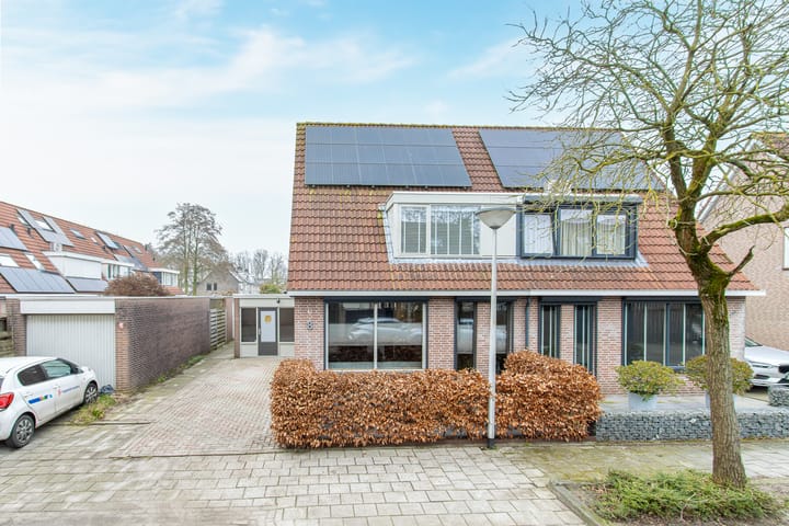 Foto 32 van Henriëtte Roland Holststraat 8