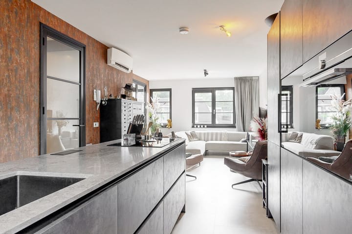 Foto 2 van Van Aostastraat 1-E