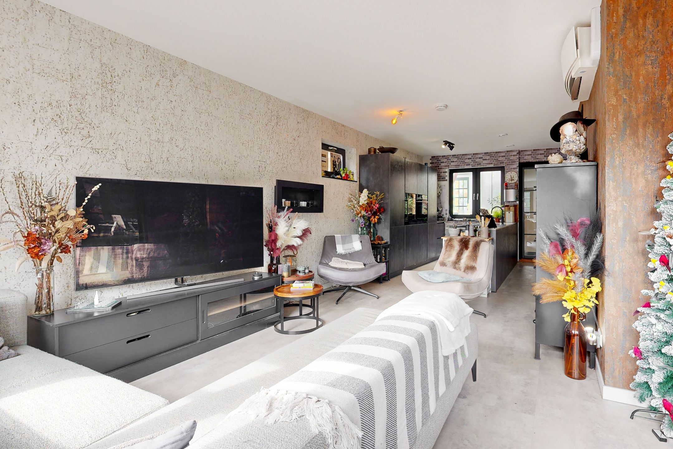 Foto 3 van Van Aostastraat 1-E